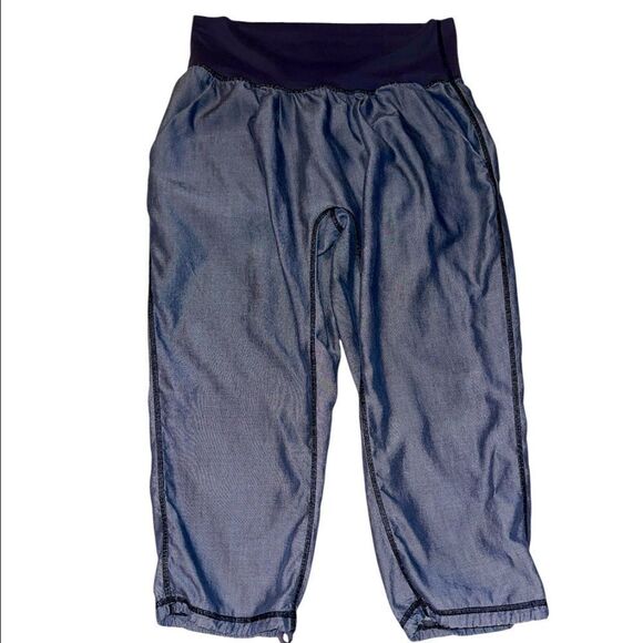 Lululemon Pants Woman’s Size 6 Om Commuter Denim Blue Cropped - Picture 1 of 3